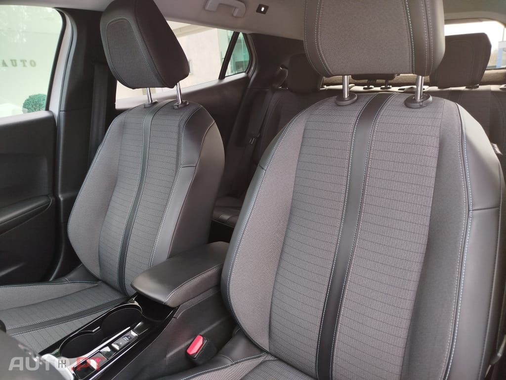 Peugeot 2008 1.5 BlueHDi Allure Pack