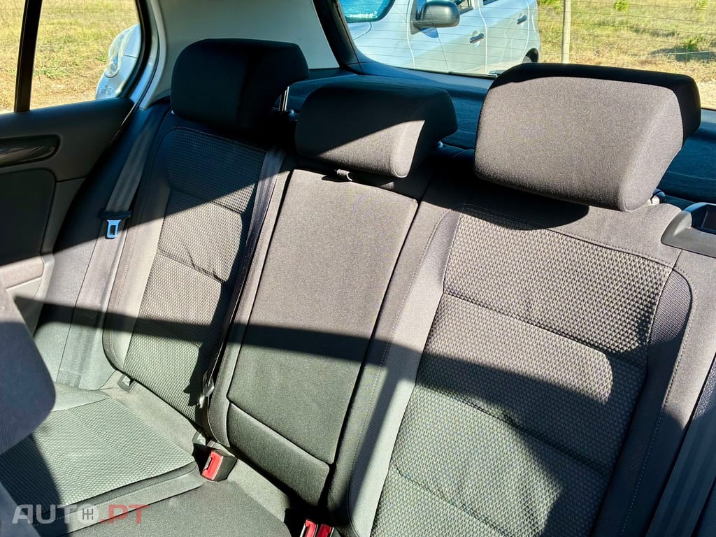 Volkswagen Golf VI 1.6 TDi Confortline