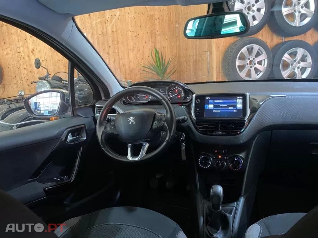 Peugeot 208 1.2 VTi SE Style