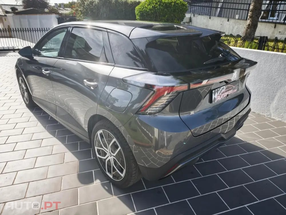 MG MG4 64 kWh Luxury