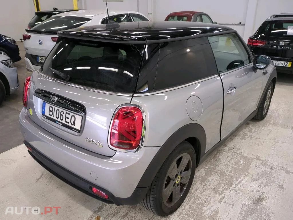 MINI Cooper Cooper SE Premium Essential