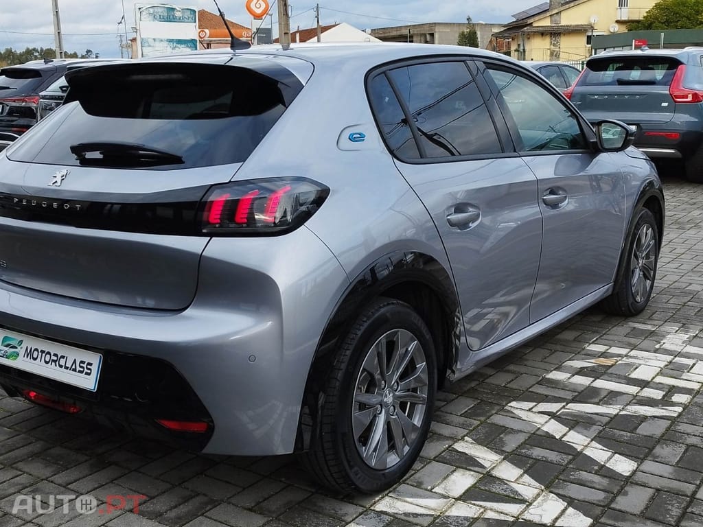 Peugeot E-208 50 kWh Allure Pack