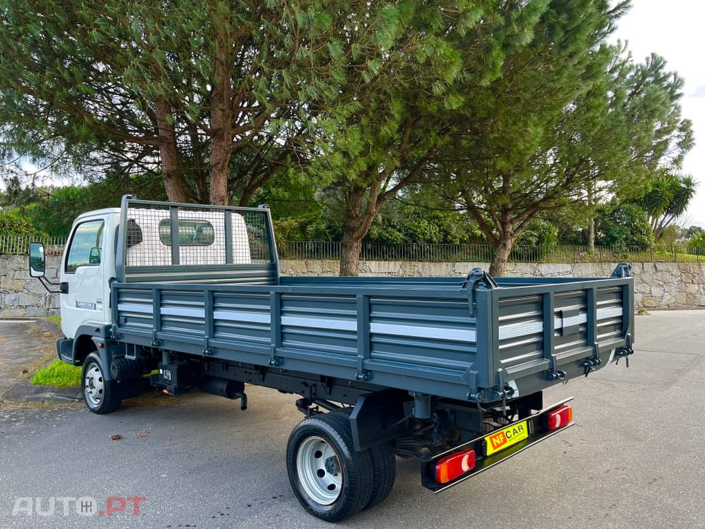 Nissan Cabstar TRIBASCULANTE