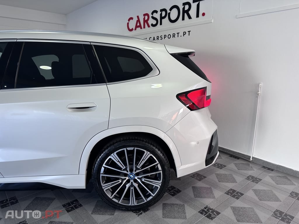 BMW iX1 xDrive30 Pack Desportivo M Pro