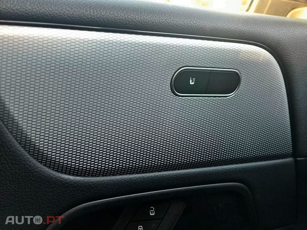 Mercedes-Benz B 250 e 8G-DCT Style — fotografia 23