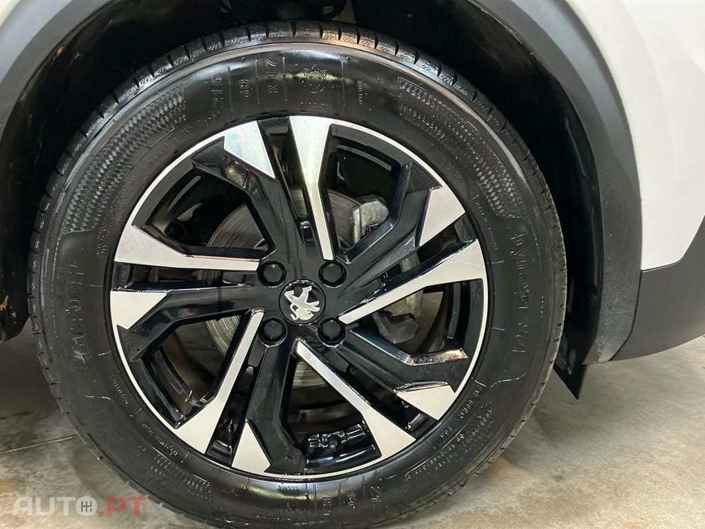 Peugeot 2008 1.2 PureTech Allure