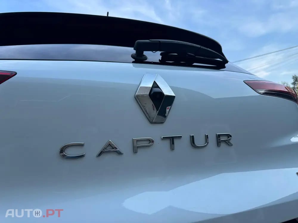 Renault Captur 1.6 E-Tech Intens