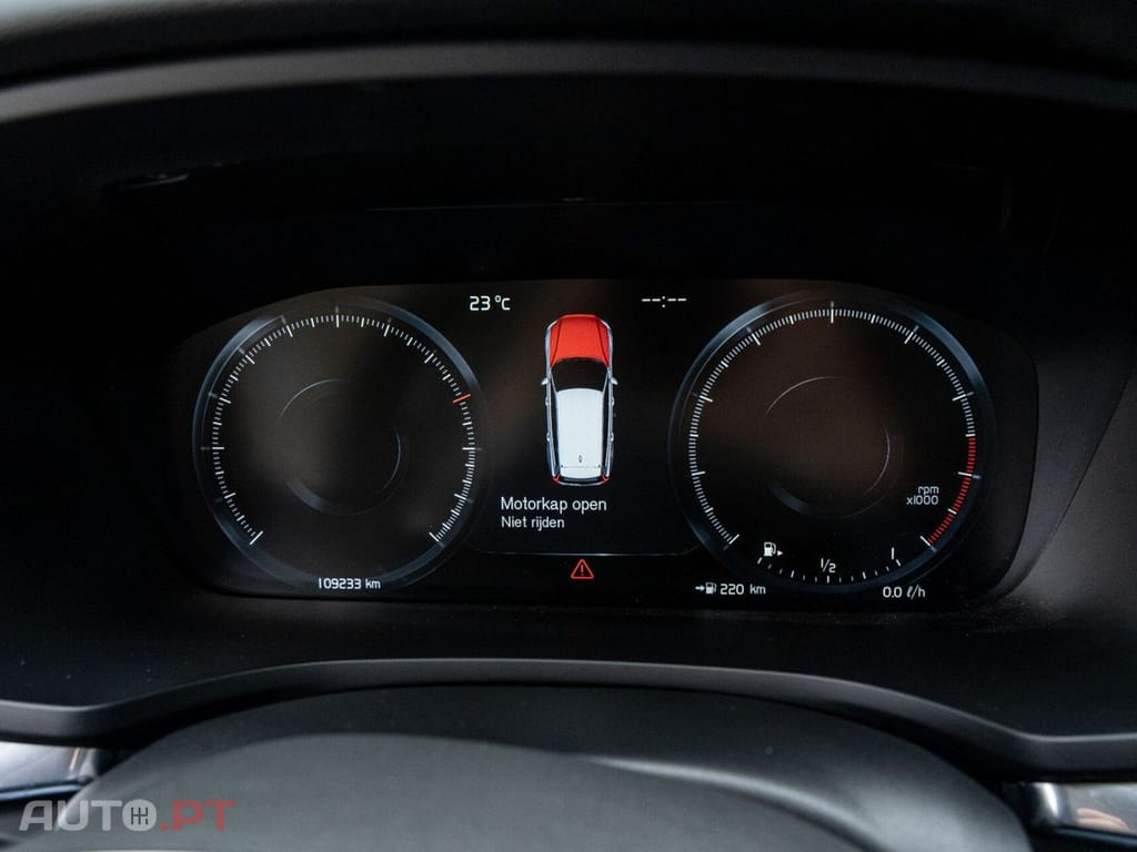 Volvo V60 2.0 B3 Momentum Advantage