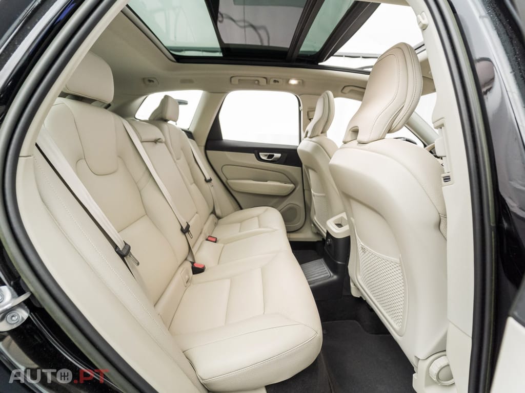 Volvo XC60 2.0 T6 PHEV Core AWD