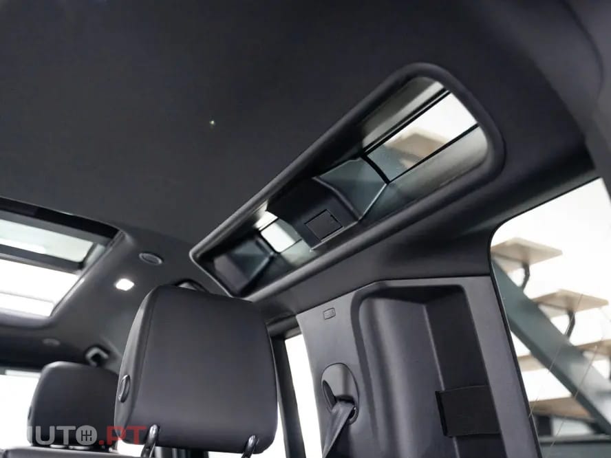 Land Rover Defender 2.0 P300e 110 AWD X-Dynamic HSE