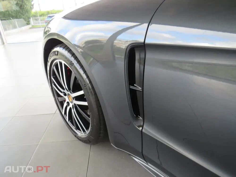 Porsche Panamera 4 E-Hybrid