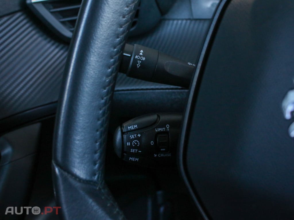 Peugeot 2008 1.2 PureTech Allure