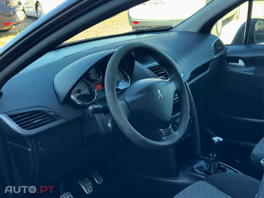 Peugeot 207 1.4 HDi SE Sportium- Garantia Incluída