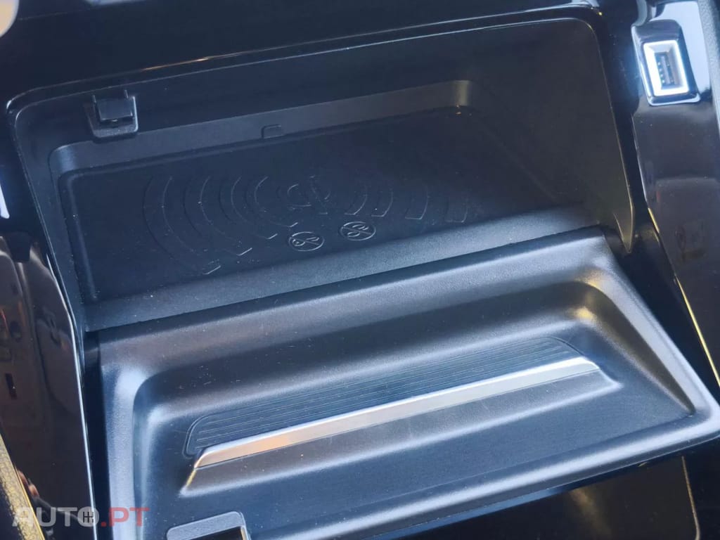 Peugeot E-2008 50 kWh Allure Pack