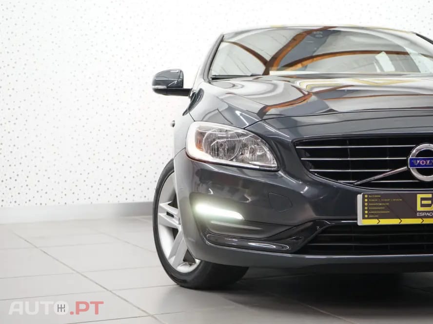 Volvo V60 2.4 D6 Momentum AWD Phev
