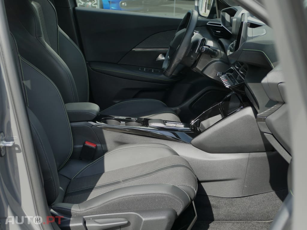 Peugeot 2008 1.2 PureTech GT EAT8