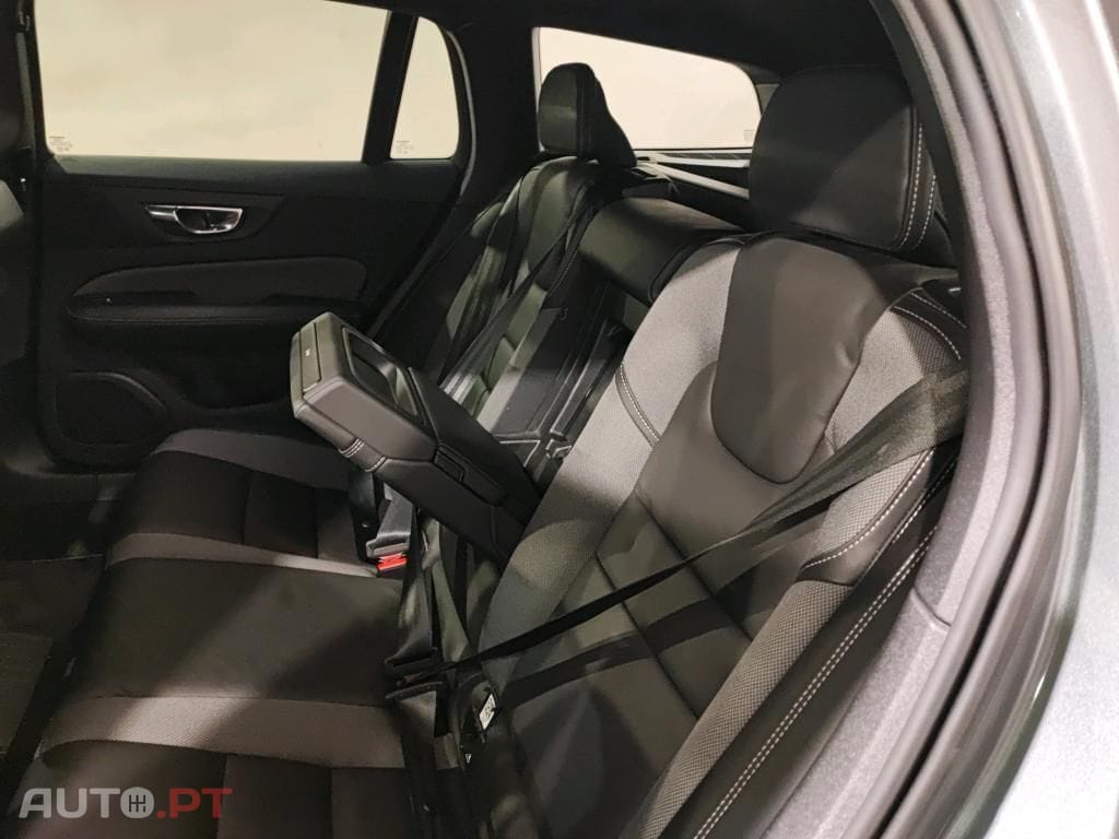 Volvo V60 2.0 T8 AWD TE R-Design