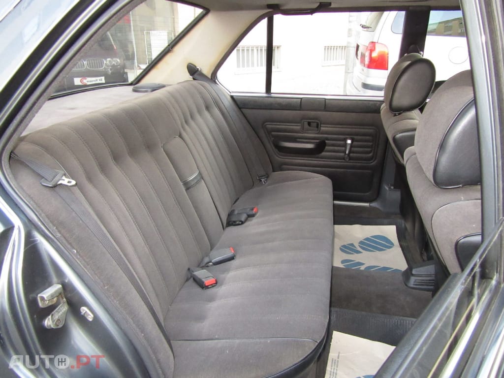 BMW 520 i E28 1983 Clássico