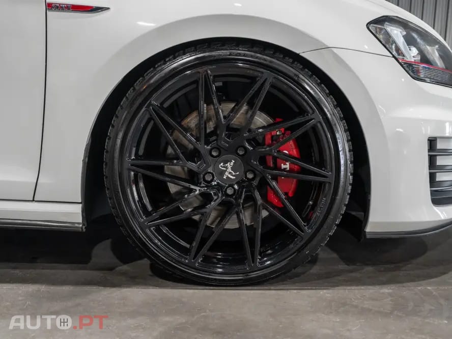 Volkswagen Golf GTI Performance BlueMotion DSG