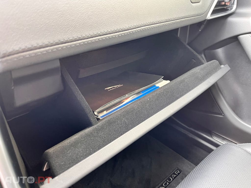 Jaguar XE 200d R Dynamic RED 