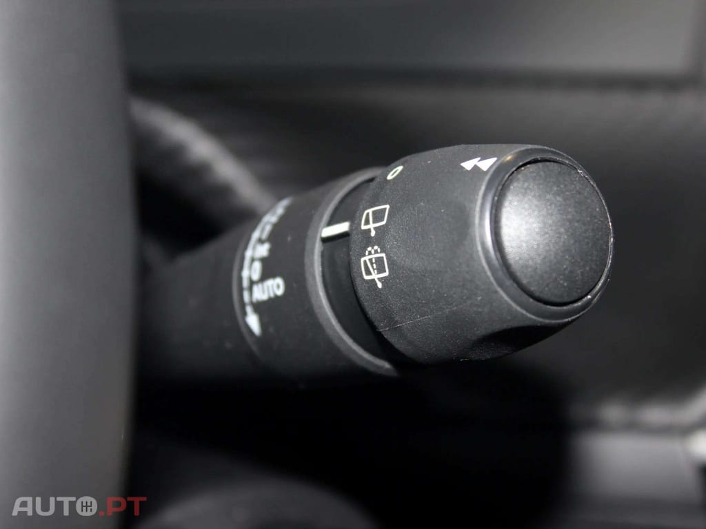 Peugeot 2008 1.2 Hybrid Allure e-DCS6