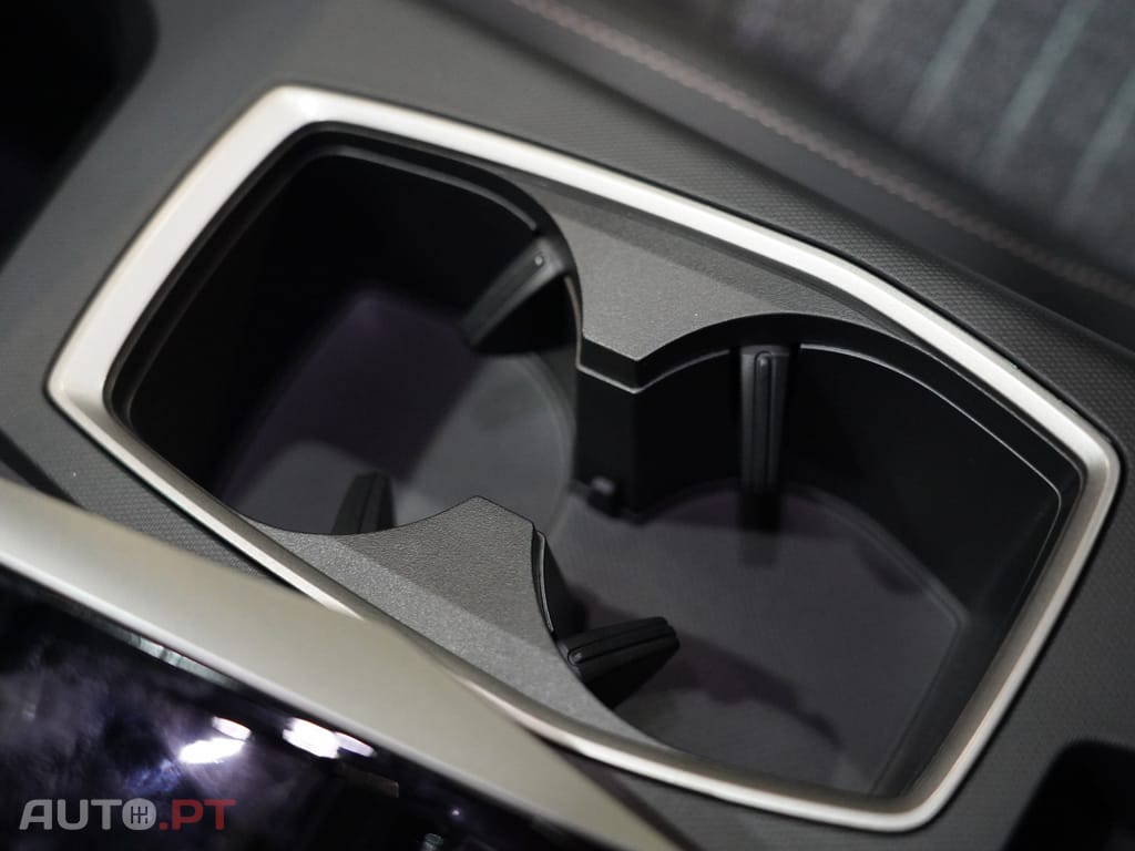 Peugeot 3008 1.2 Hybrid Allure e-DCS6