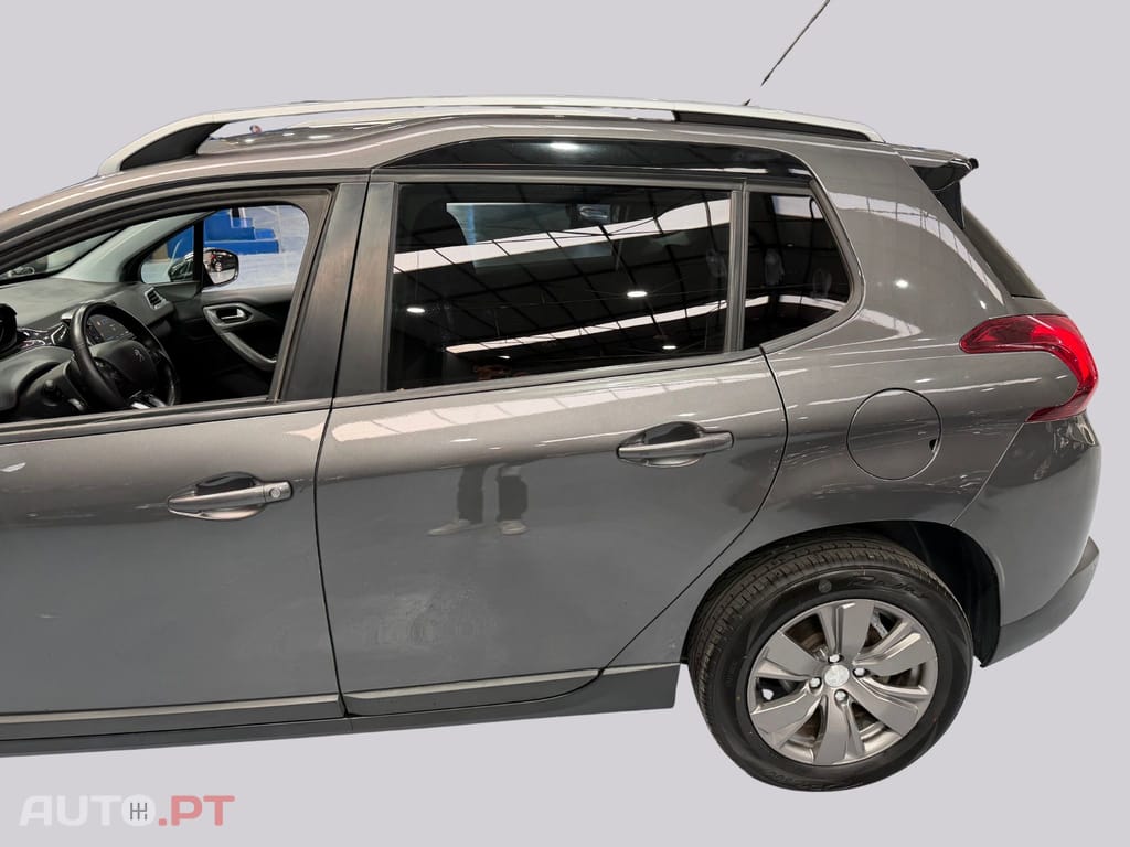 Peugeot 2008 1.2 e-VTi Style