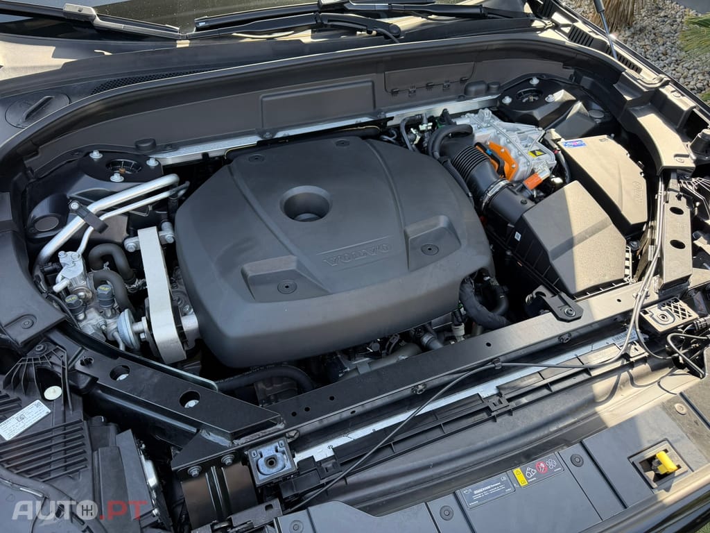 Volvo XC 60 2.0 T6 PHEV Black Edition AWD — fotografia 64