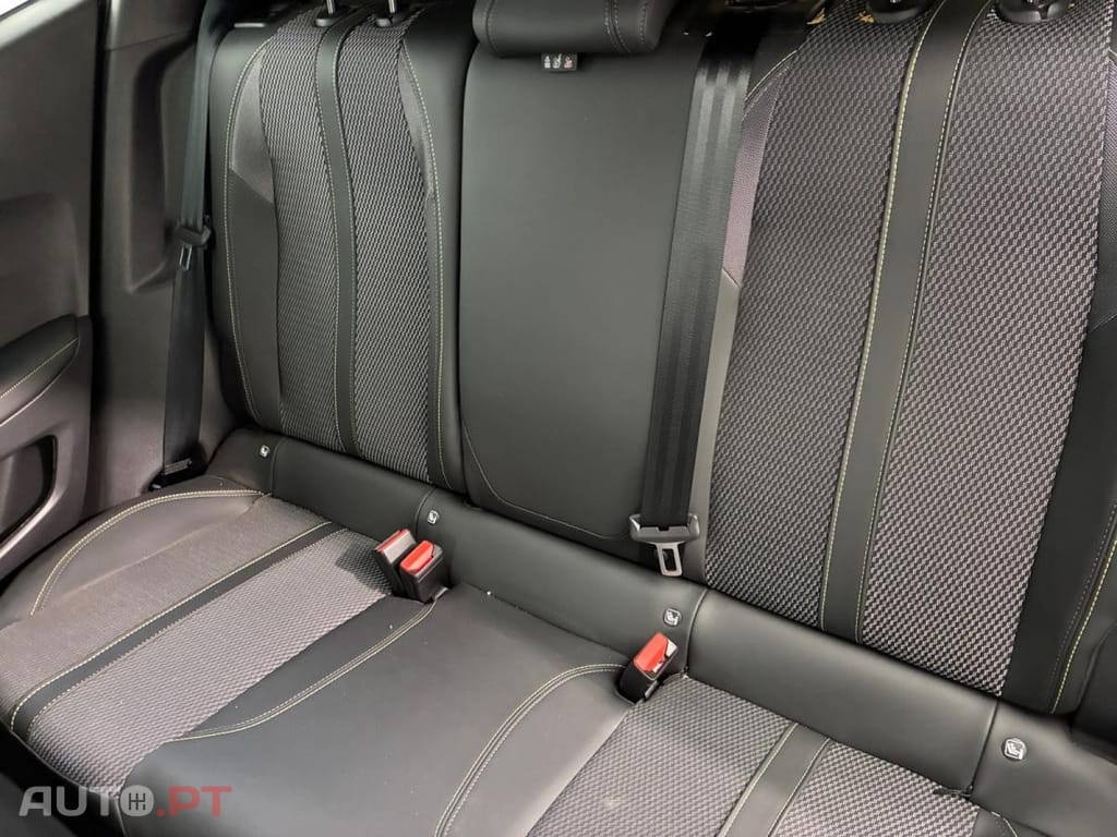 Peugeot 2008 1.2 PureTech GT EAT8