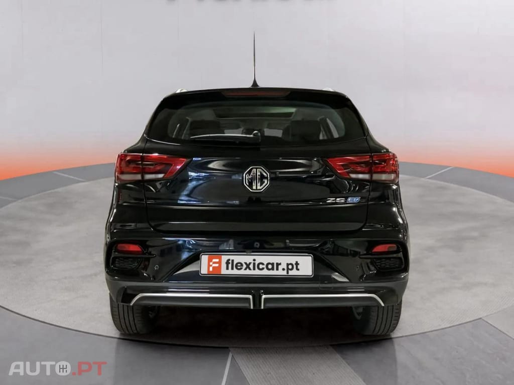 MG ZS EV 72.6 kWh Luxury OBC 11 KW