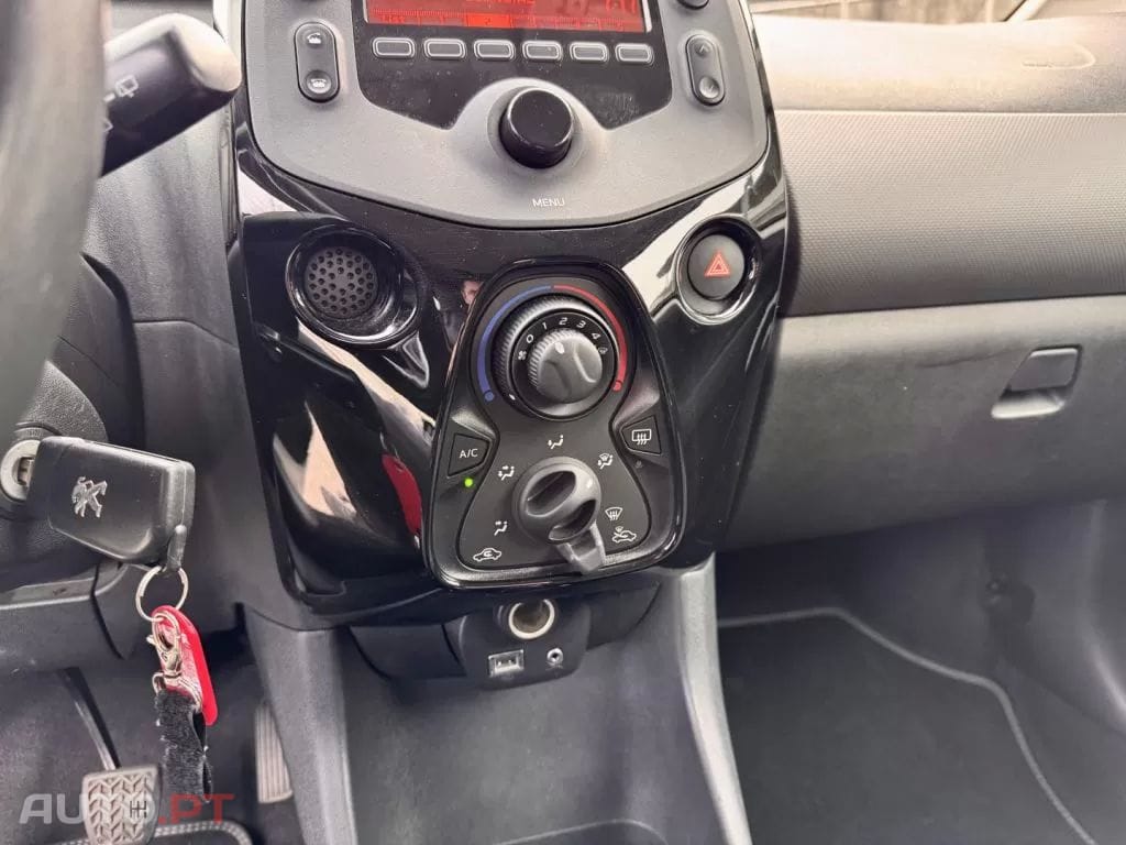 Peugeot 108 1.0 VTi Style