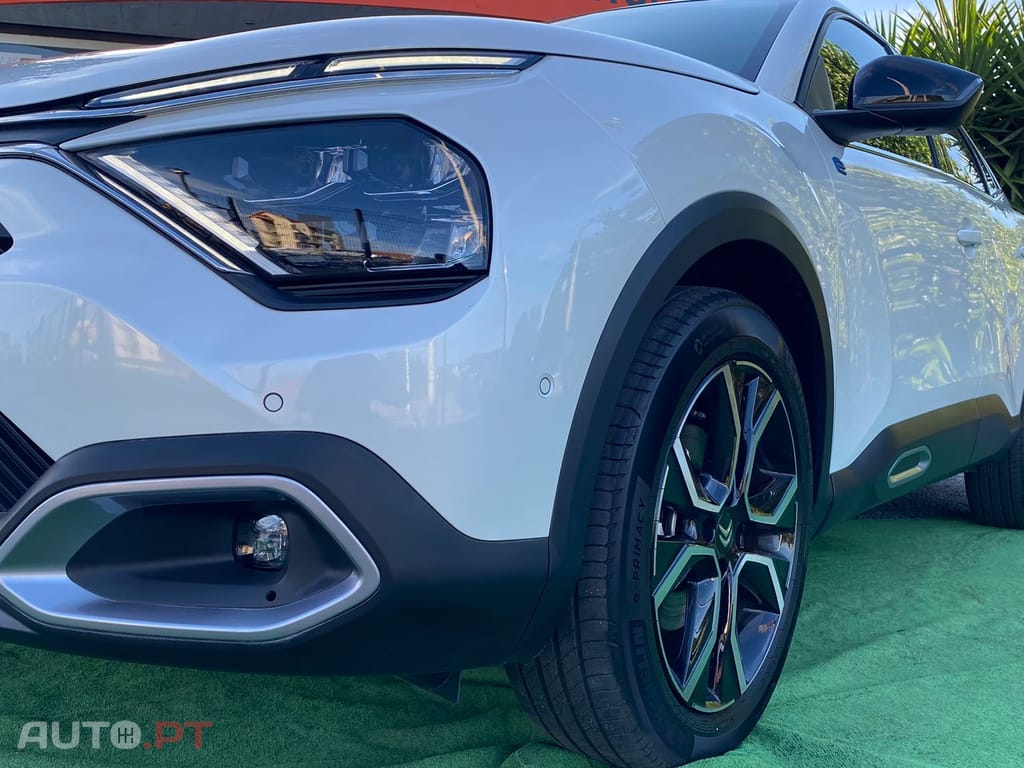 Citroen e-C4 X Shine Pack