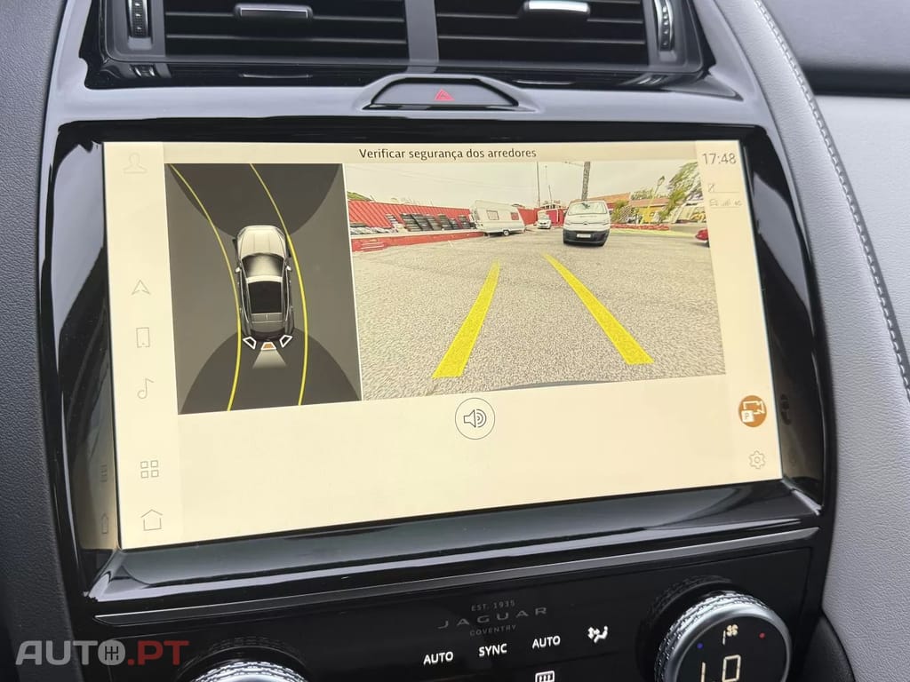 Jaguar E-Pace 1.5 P300e R-Dynamic SE AWD Aut. — fotografia 28