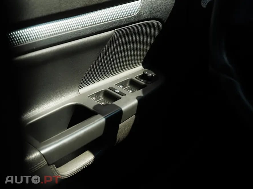 Volkswagen Golf 3.2 R32 4Motion DSG