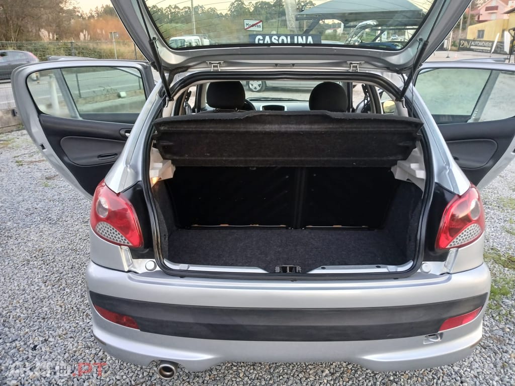Peugeot 206+ 1.1 Poucos Kms!