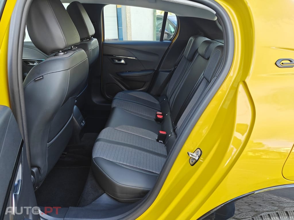 Peugeot E-208 50 kWh Allure Pack