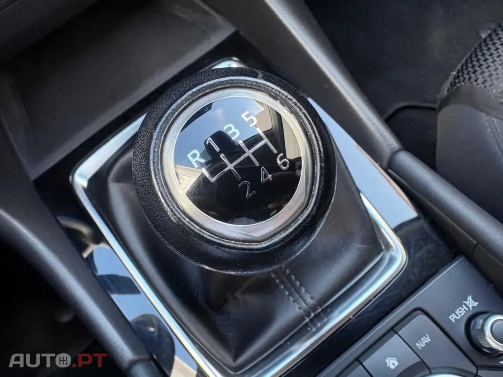 Mazda 3 1.5 Sky-G Evolve HS Navi