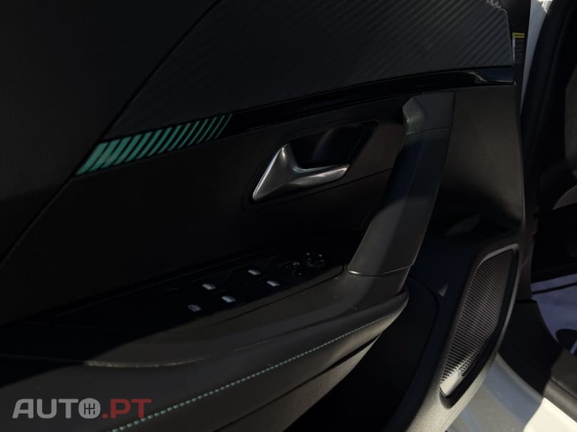 Peugeot 2008 1.2 PureTech Allure Pack EAT8