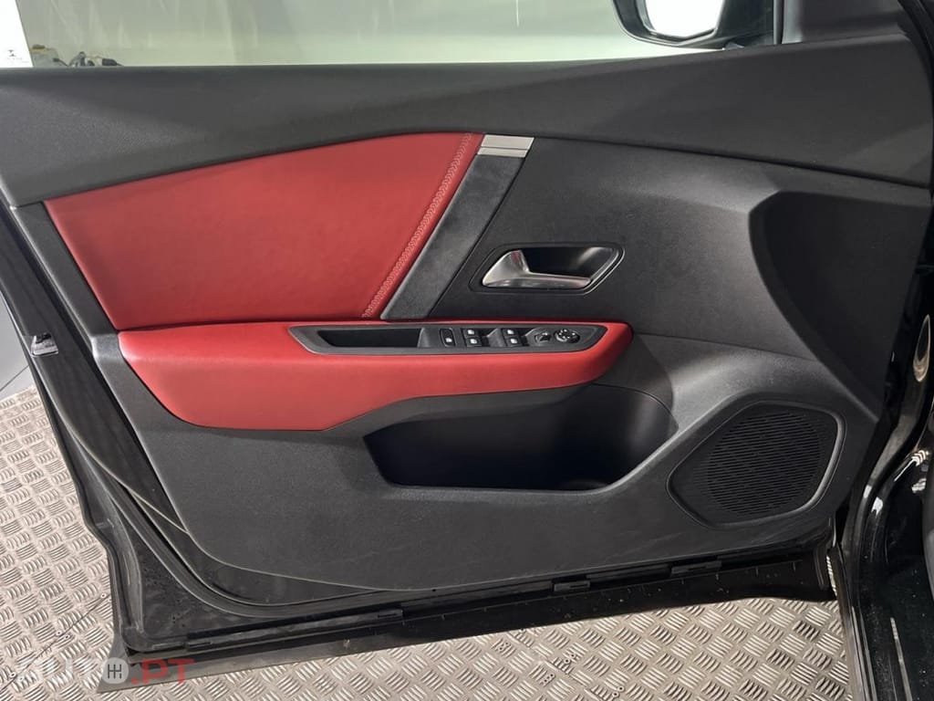 Citroen C4 1.2 PureTech Shine EAT8