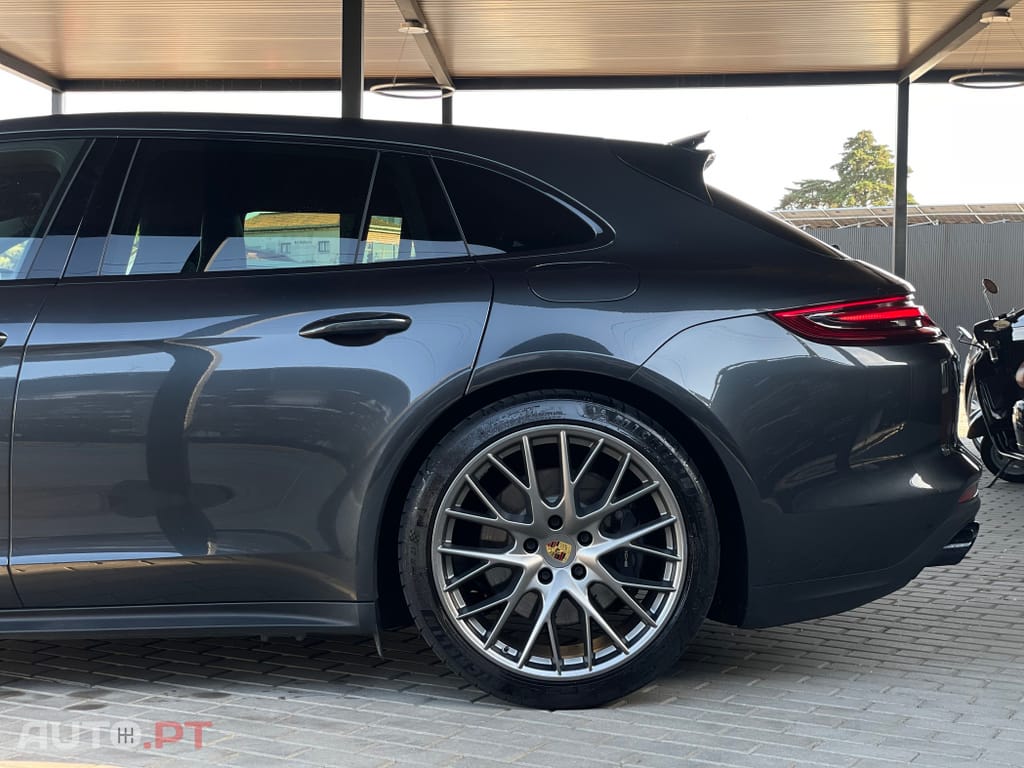 Porsche Panamera 4 E-Hybrid