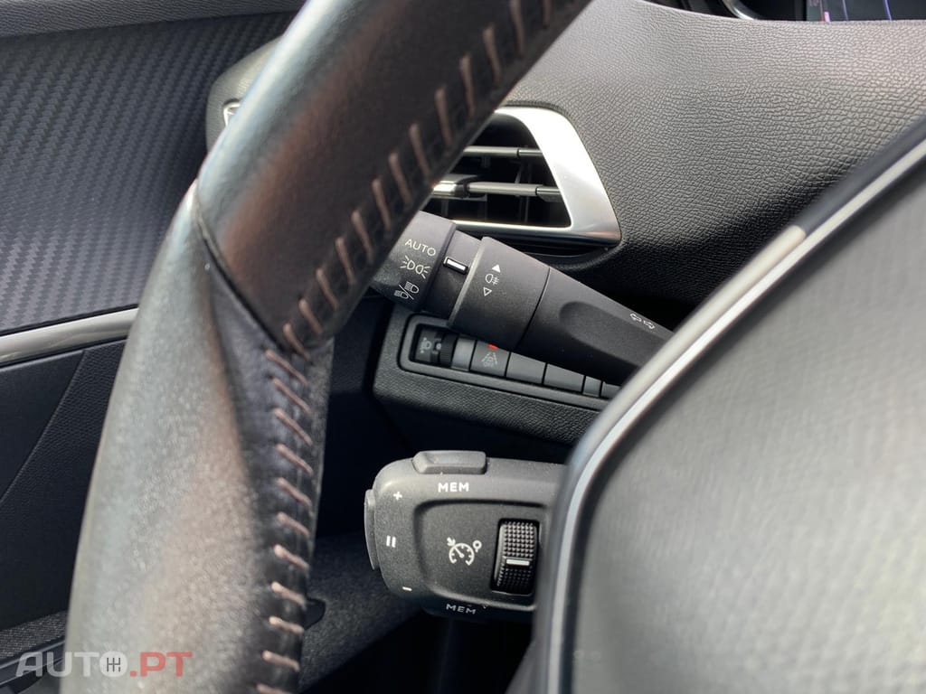 Peugeot 3008 1.5 BlueHDi Active