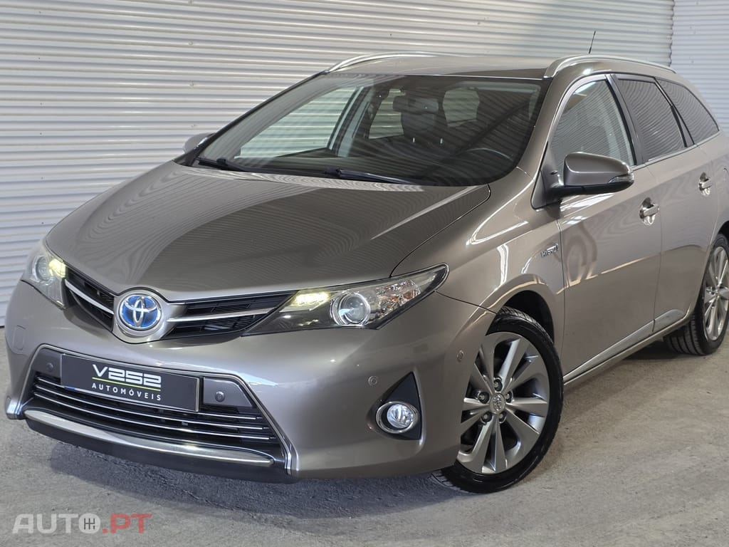 Toyota Auris Touring Sports 1.8 HSD Exclusive - Adaptada A Pessoas Com Mobilidade Reduzida