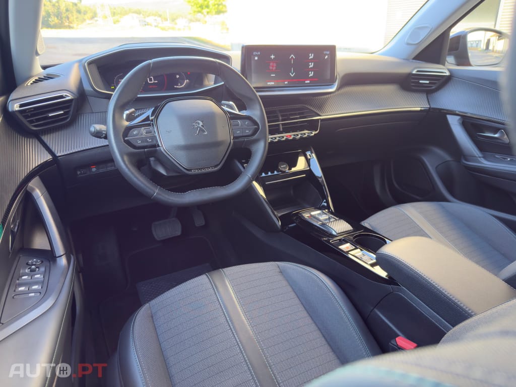 Peugeot 2008 1.5 BlueHDi Allure EAT8