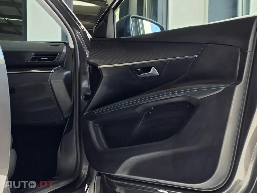 Peugeot 3008 1.6 Hybrid Allure e-EAT8