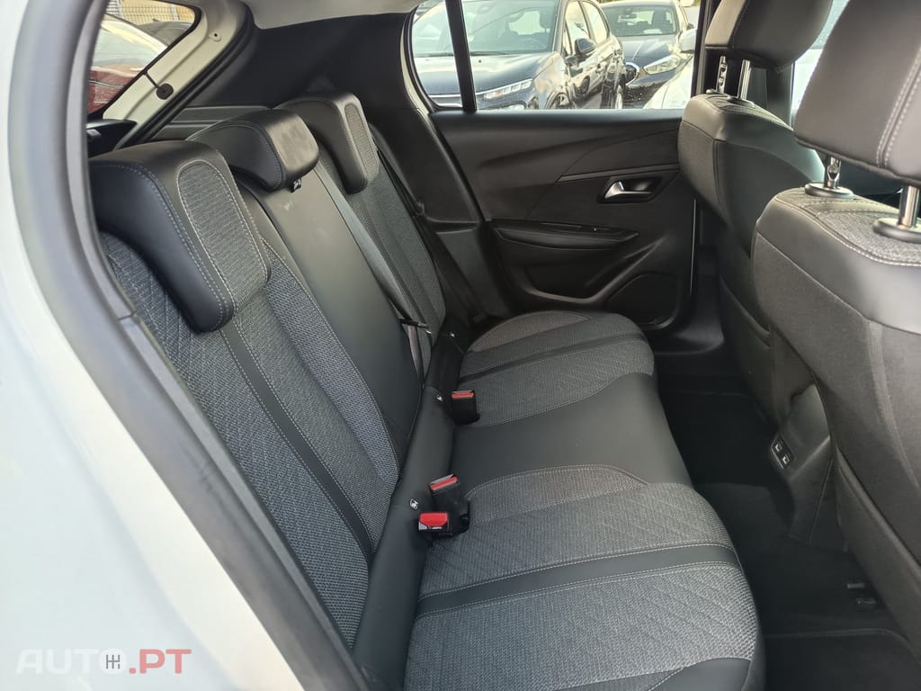 Peugeot E-208 50 kWh Style