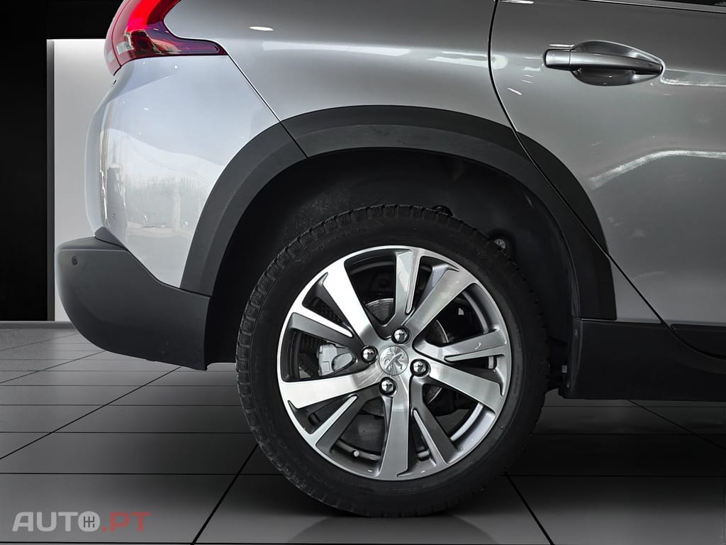 Peugeot 2008 1.2 PureTech Crossway