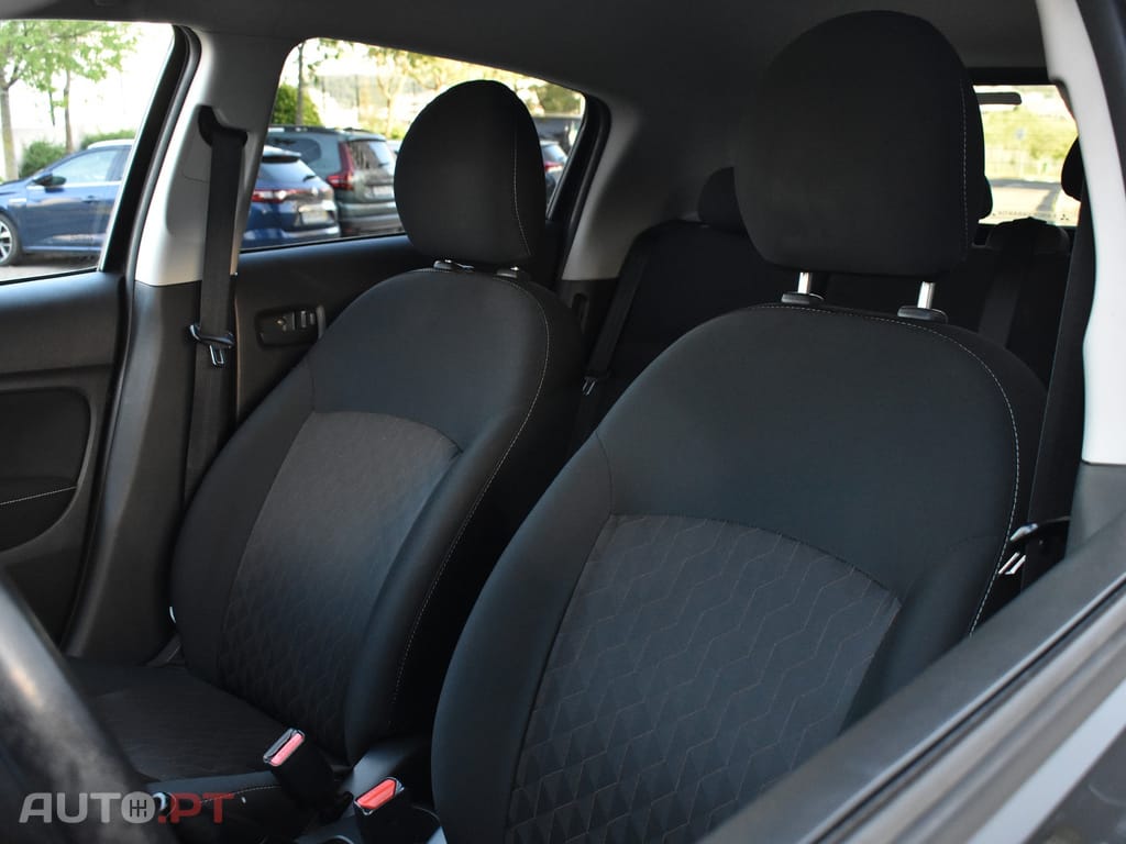 Mitsubishi Space Star 1.2 Intense Connect Edition