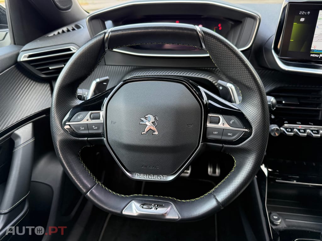 Peugeot 2008 PureTech 155 EAT8 GT