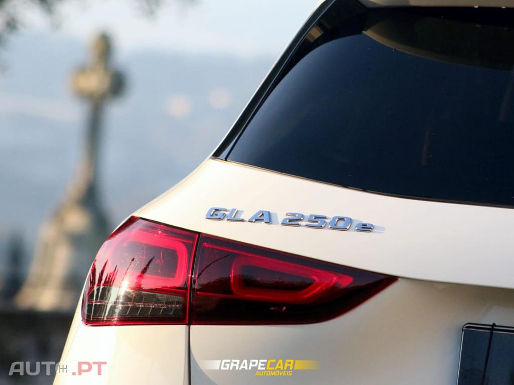 Mercedes-Benz GLA 250 e250 - AMG Line - Plug-In