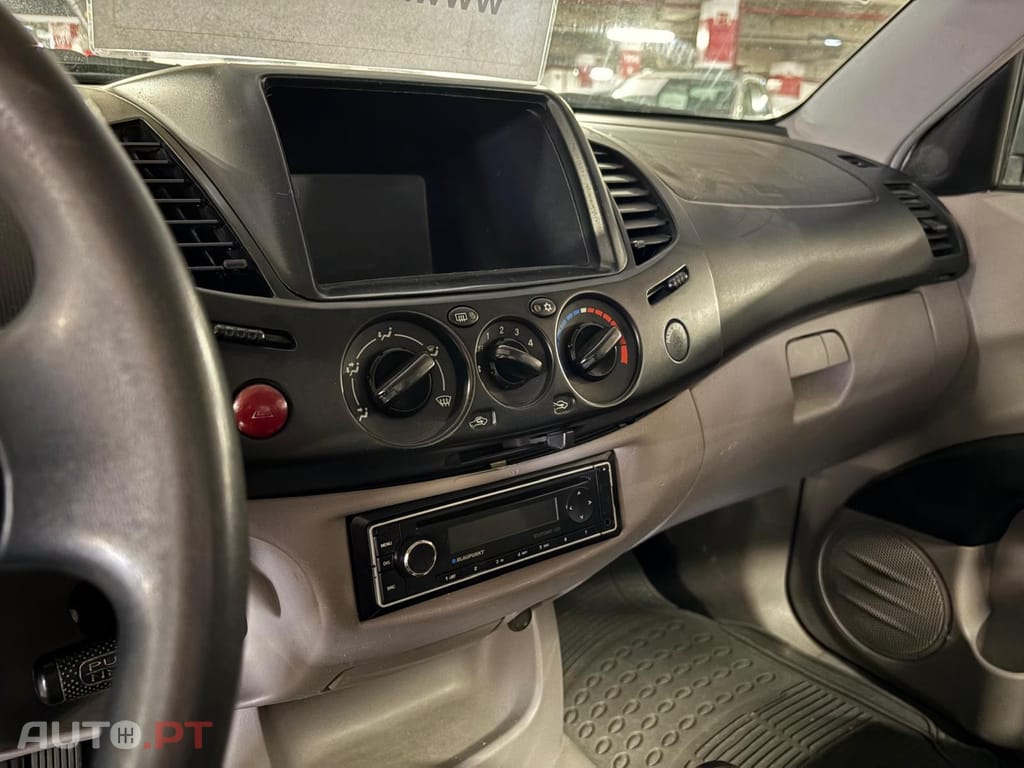 Mitsubishi L200 2.5 DI-D CS Inform AC CC Low Rider 2WD